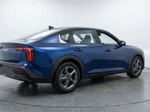 Used 2025 Kia K4 LXS image 9