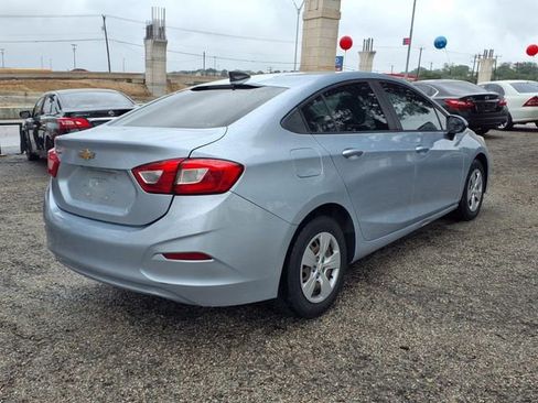 Used 2018 Chevrolet Cruze LS image 5