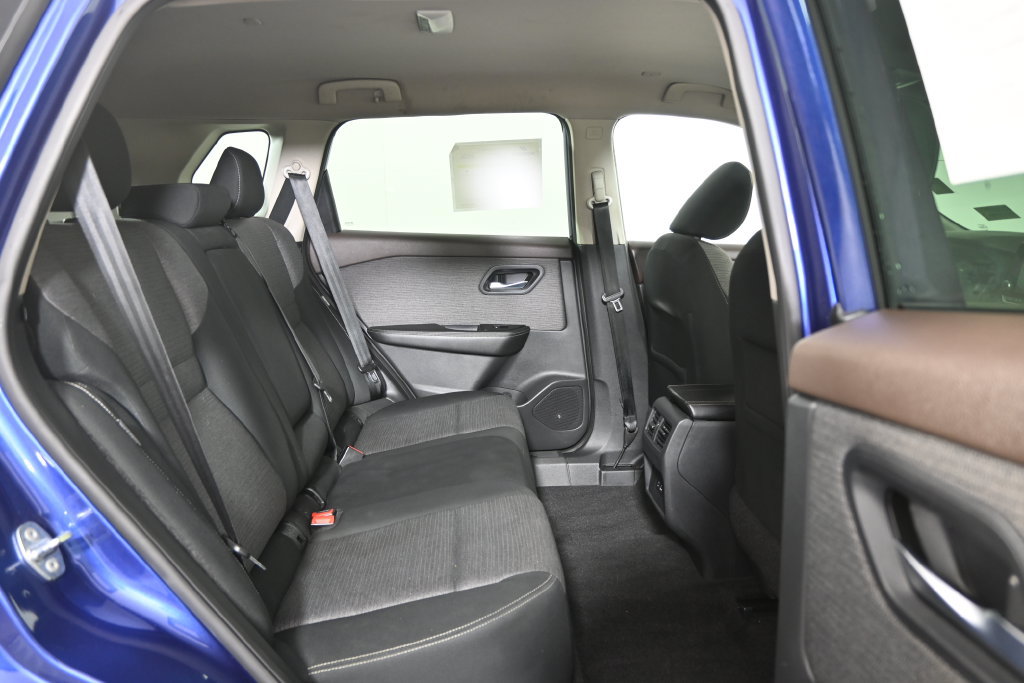 Used 2022 Nissan Rogue SV AWD/4WD image 17