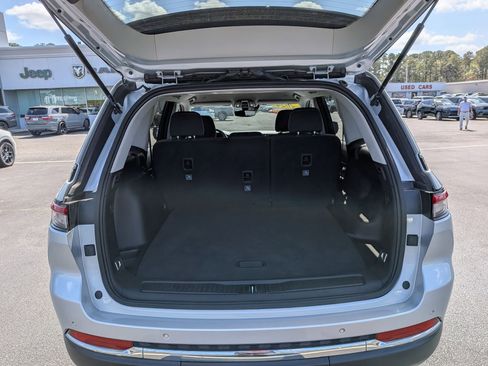 Certified 2024 Jeep Grand Cherokee Laredo RWD image 27