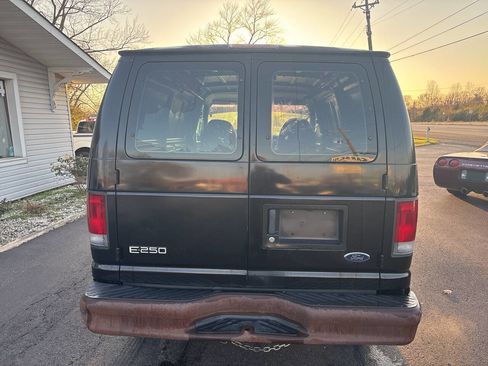 Used 2001 Ford E-250 and Econoline 250 image 4