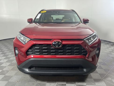 Used 2021 Toyota RAV4 XLE Premium image 10