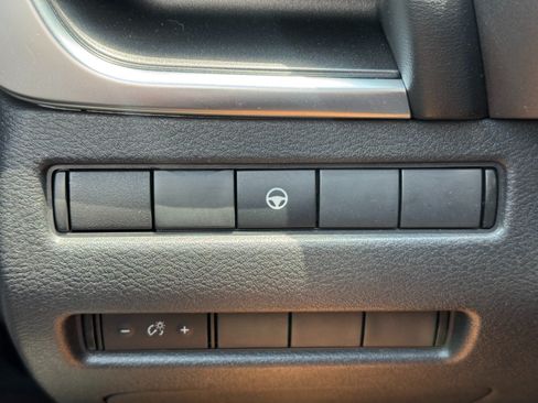 Used 2022 Nissan Rogue SV FWD image 16