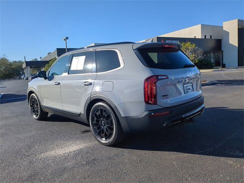 Used 2022 Kia Telluride SX w/ SX Prestige Package image 4