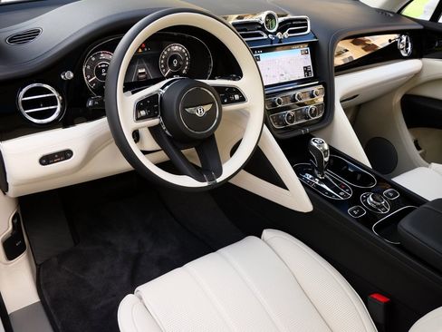 Used 2024 Bentley Bentayga Extended Wheelbase image 11