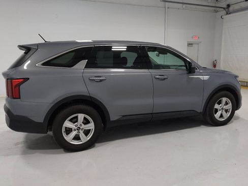 Used 2023 Kia Sorento LX image 10