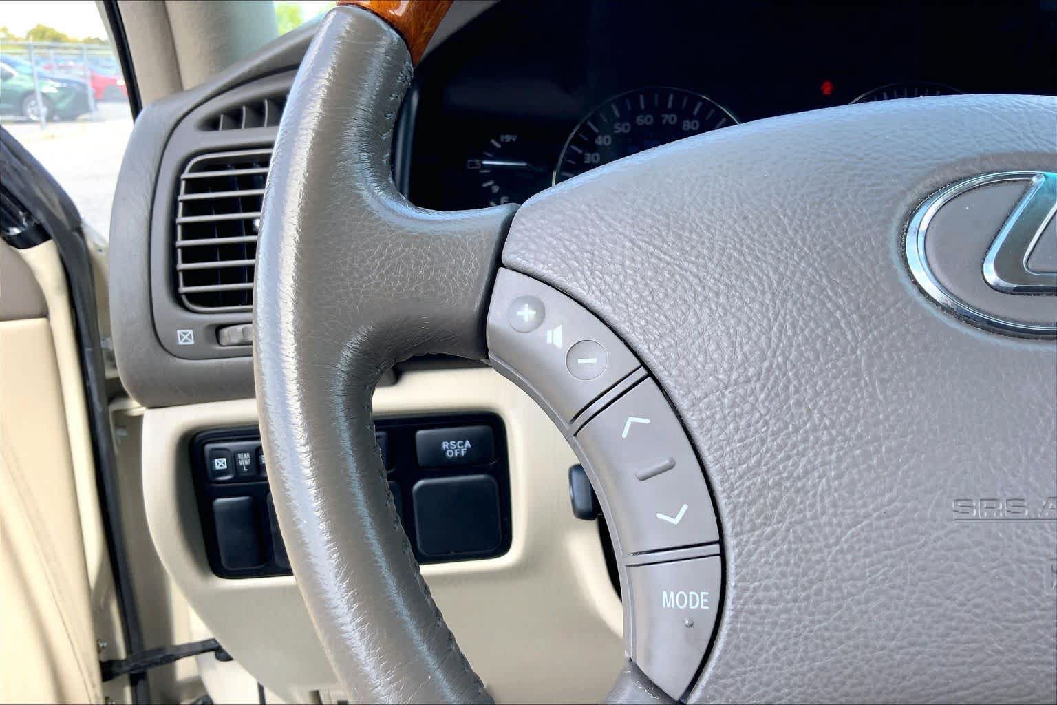 Used 2005 Lexus LX 470 4WD w/ Preferred Accessory Pkg image 22