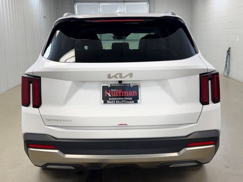 Used 2025 Kia Sorento S w/ Panoramic Sunroof Package FWD image 6