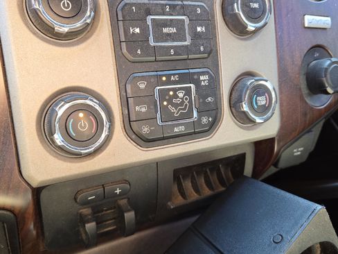 Used 2016 Ford F250 Lariat w/ FX4 Off-Road Package image 22