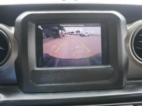 Used 2023 Jeep Gladiator Sport AWD/4WD image 8