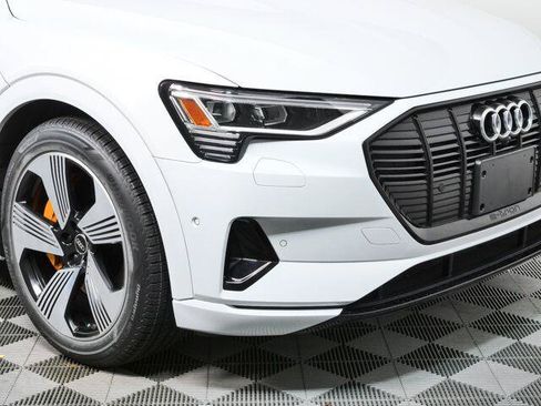 Used 2023 Audi e-tron Premium Plus w/ Premium Plus Package AWD/4WD image 39
