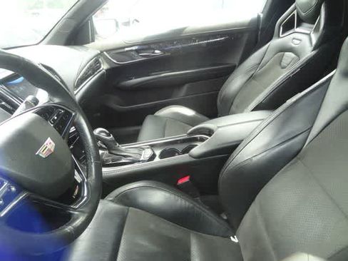 Used 2017 Cadillac ATS V w/ Luxury Package RWD image 8