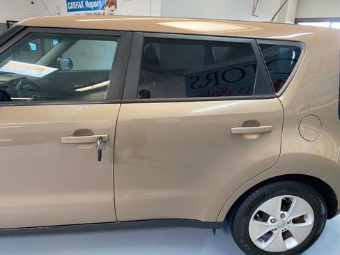 Used 2015 Kia Soul Base 4dr Crossover 6A image 13