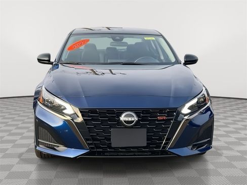 Used 2023 Nissan Altima 2.5 SR image 2