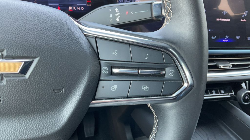 Certified 2024 Chevrolet Equinox EV LT FWD image 32