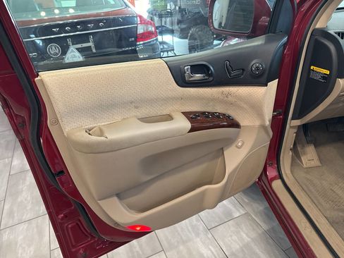 Used 2007 Hyundai Entourage GLS image 11