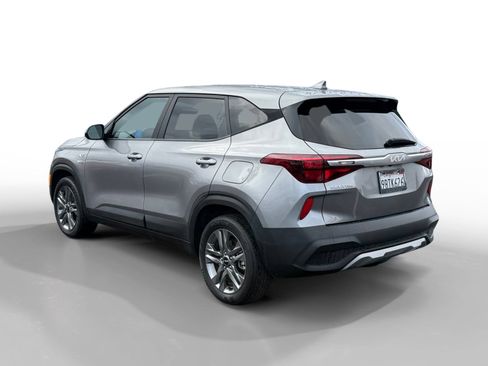 Certified 2022 Kia Seltos LX image 3