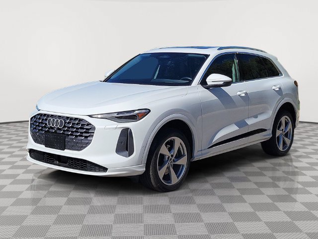 Used 2025 Audi Q5 Premium Plus w/ Premium Plus AWD/4WD image 2