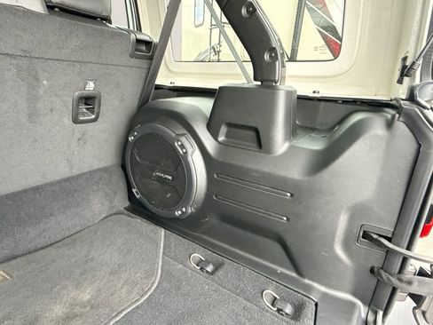 Used 2021 Jeep Wrangler Unlimited Sahara w/ Cold Weather Group AWD/4WD image 30