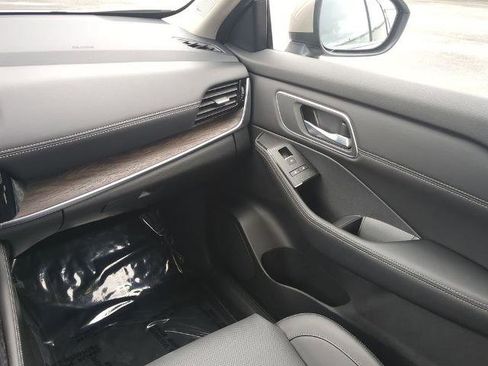 Certified 2024 Nissan Rogue Platinum w/ Platinum Premium Package FWD image 17