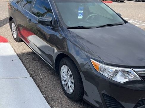 Used 2012 Toyota Camry LE image 2