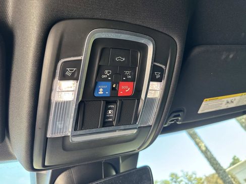 Used 2022 RAM 1500 Limited w/ Body Color Bumper Group image 30