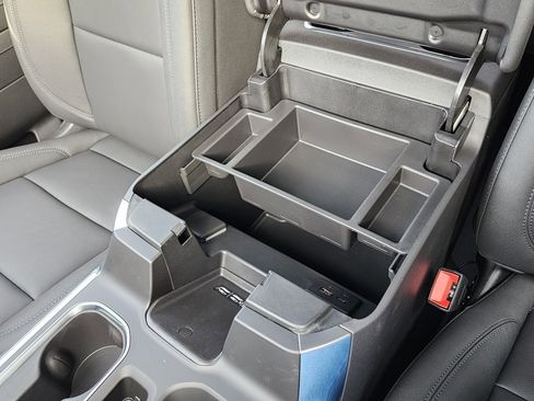 New 2026 GMC Sierra 1500 SLT image 32