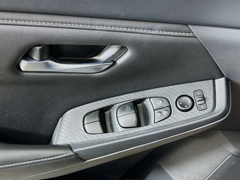 Used 2025 Nissan Sentra SV image 15