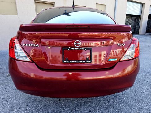 Used 2013 Nissan Versa SV image 4