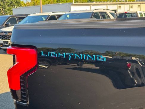 Used 2023 Ford F150 Lightning Platinum AWD/4WD image 21