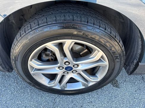 Used 2016 Ford Edge Titanium w/ Technology Package image 12