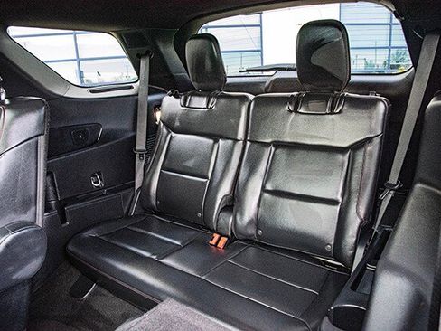 Used 2025 Ford Explorer ST-Line w/ Premium Package image 17