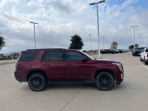 Used 2020 Cadillac Escalade Premium Luxury w/ Escalade Sport Edition AWD/4WD image 6
