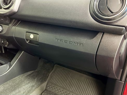 Used 2022 Toyota Tacoma TRD Sport image 35