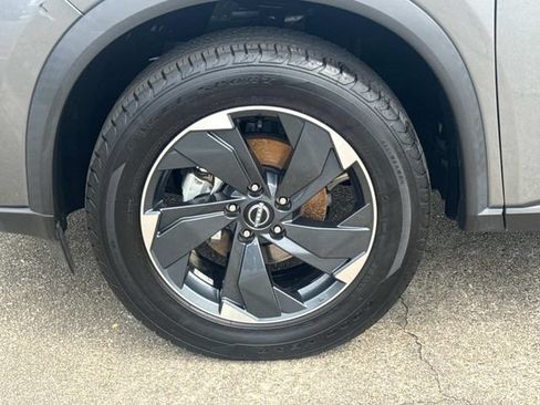 Used 2024 Nissan Rogue SV AWD/4WD image 5