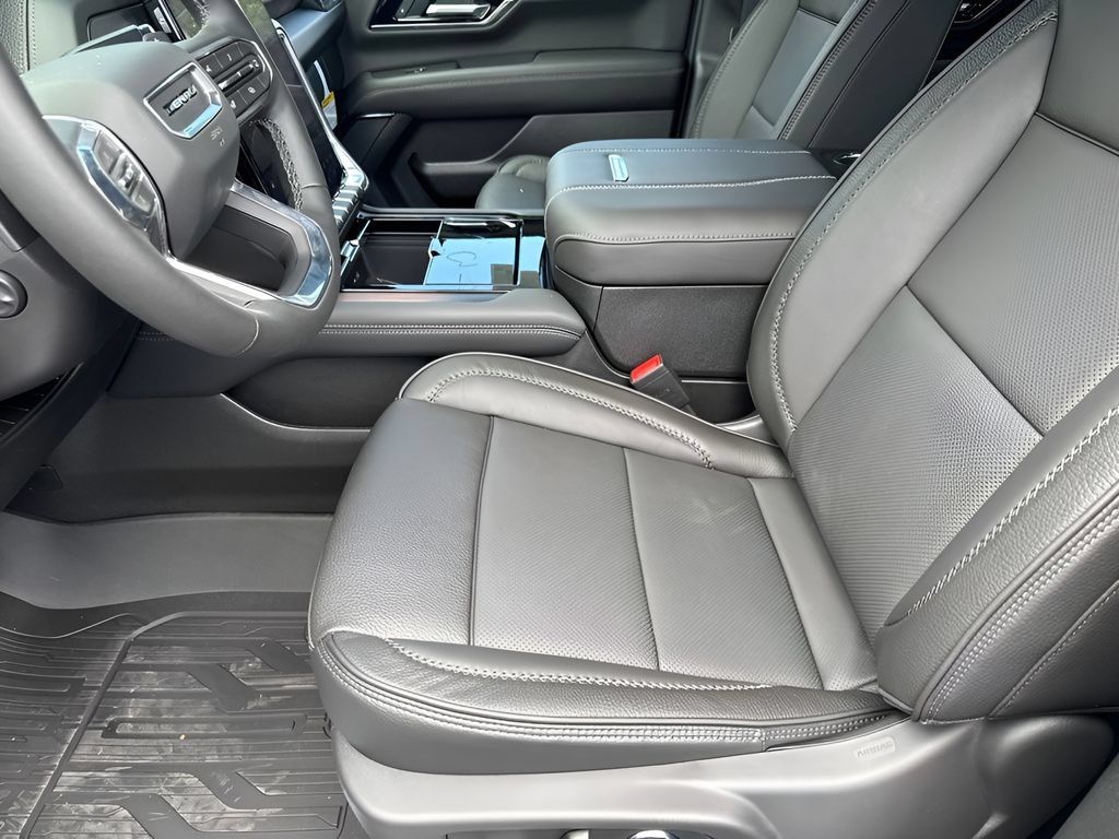 New 2026 GMC Yukon Denali w/ Sun & Power Step Package AWD/4WD image 9