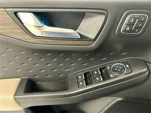 Used 2020 Ford Escape Titanium image 11