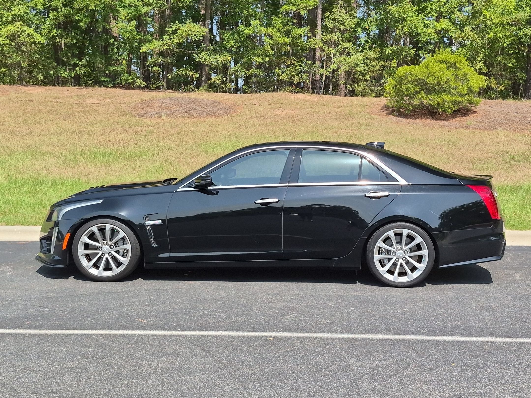 Used 2016 Cadillac CTS V w/ Luxury Package RWD image 2