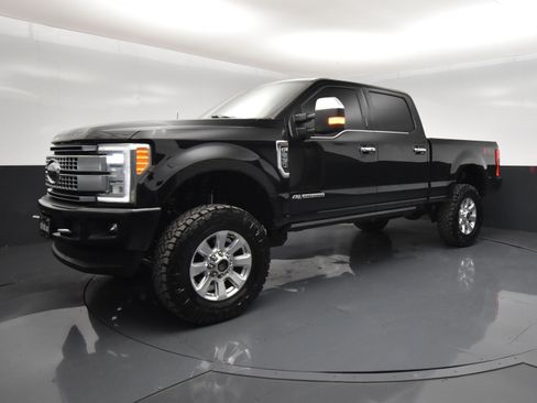Used 2018 Ford F250 Platinum w/ Platinum Ultimate Package AWD/4WD image 2