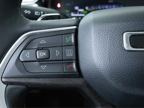 Used 2023 Jeep Grand Cherokee 4WD 4xe w/ Luxury Tech Group II image 19