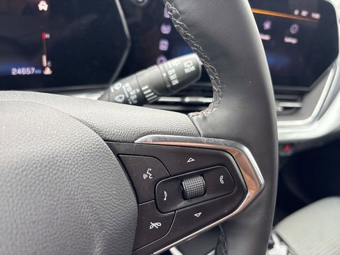 Used 2025 Chevrolet Trax LT w/ LT Convenience Package image 27