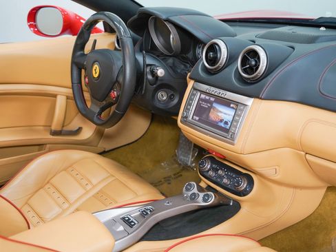Used 2012 Ferrari California image 28