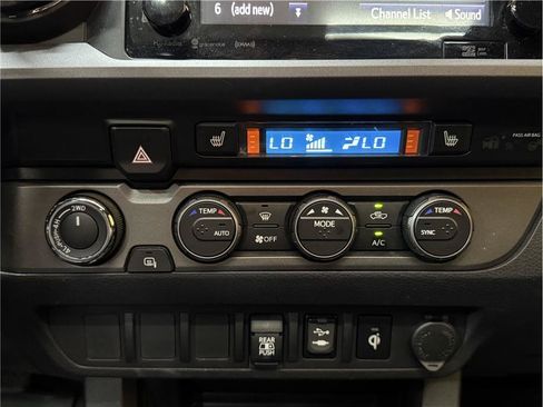 Used 2019 Toyota Tacoma TRD Off-Road w/ TRD Premium Off Road Package AWD/4WD image 27
