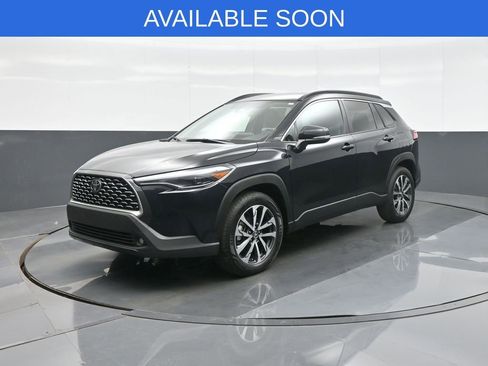 Used 2025 Toyota Corolla Cross XLE AWD/4WD image 3