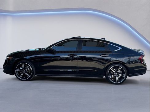 Used 2023 Honda Accord Sport image 3