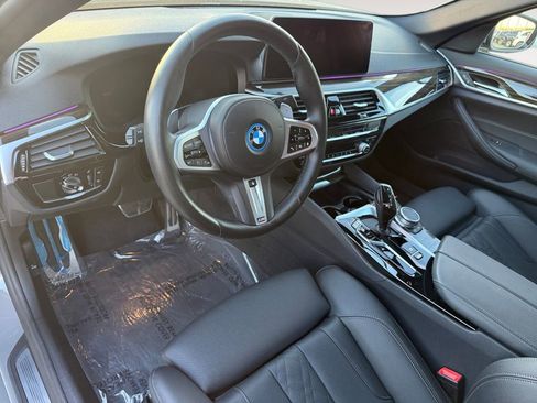 Used 2022 BMW 530e w/ M Sport Package image 17