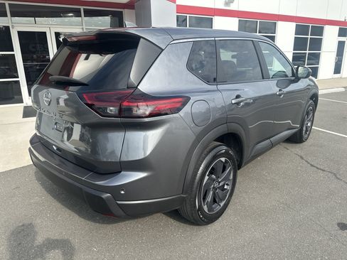 Used 2025 Nissan Rogue SV FWD image 8
