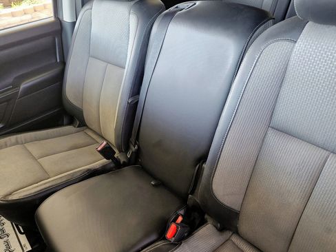 Used 2017 Nissan Titan S image 32