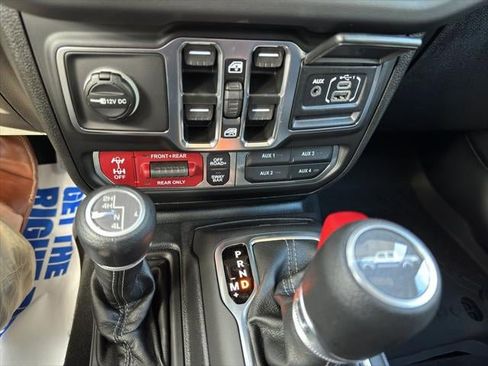 New 2025 Jeep Gladiator Rubicon w/ Convenience Group image 40