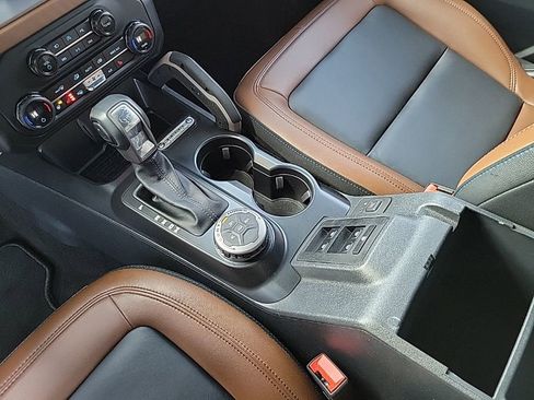 Used 2024 Ford Bronco Outer Banks image 9